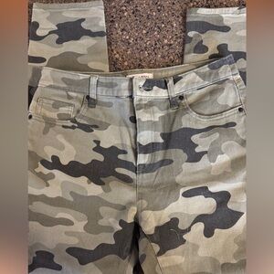 Camouflage  Pants Nili Lotan for Target, size 6